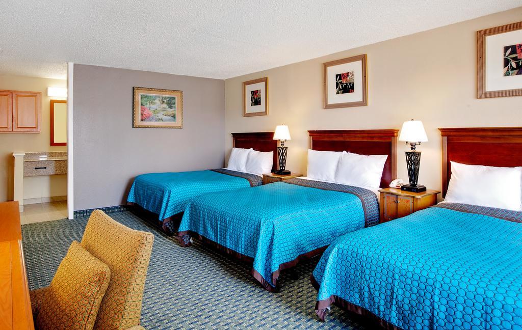 Days Inn By Wyndham Lafayette Near Lafayette Airport Exterior photo